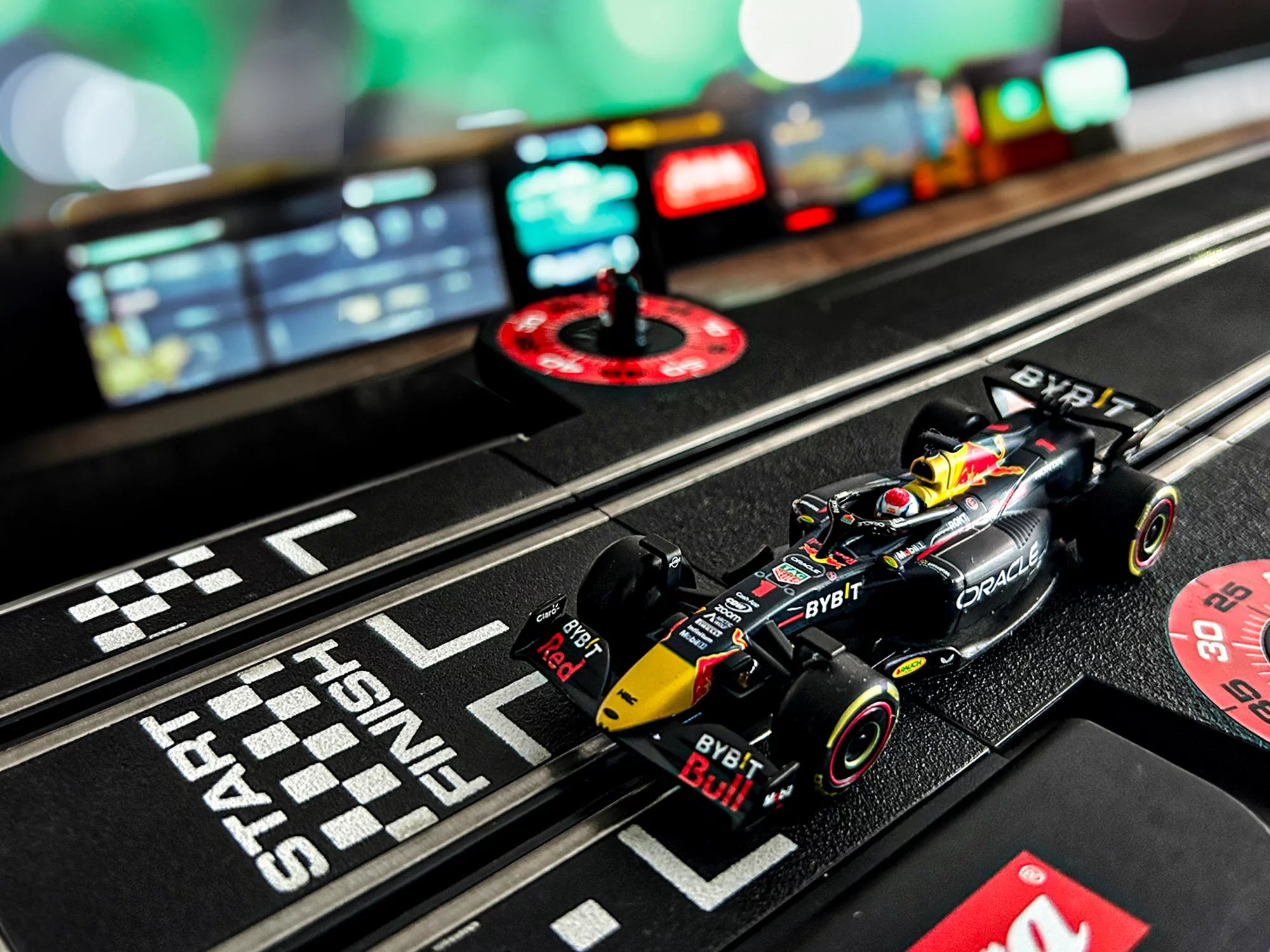 carrera-rc-oracle-red-bull-racing-rb19-verstappen-no-1-go-1-43 image 2