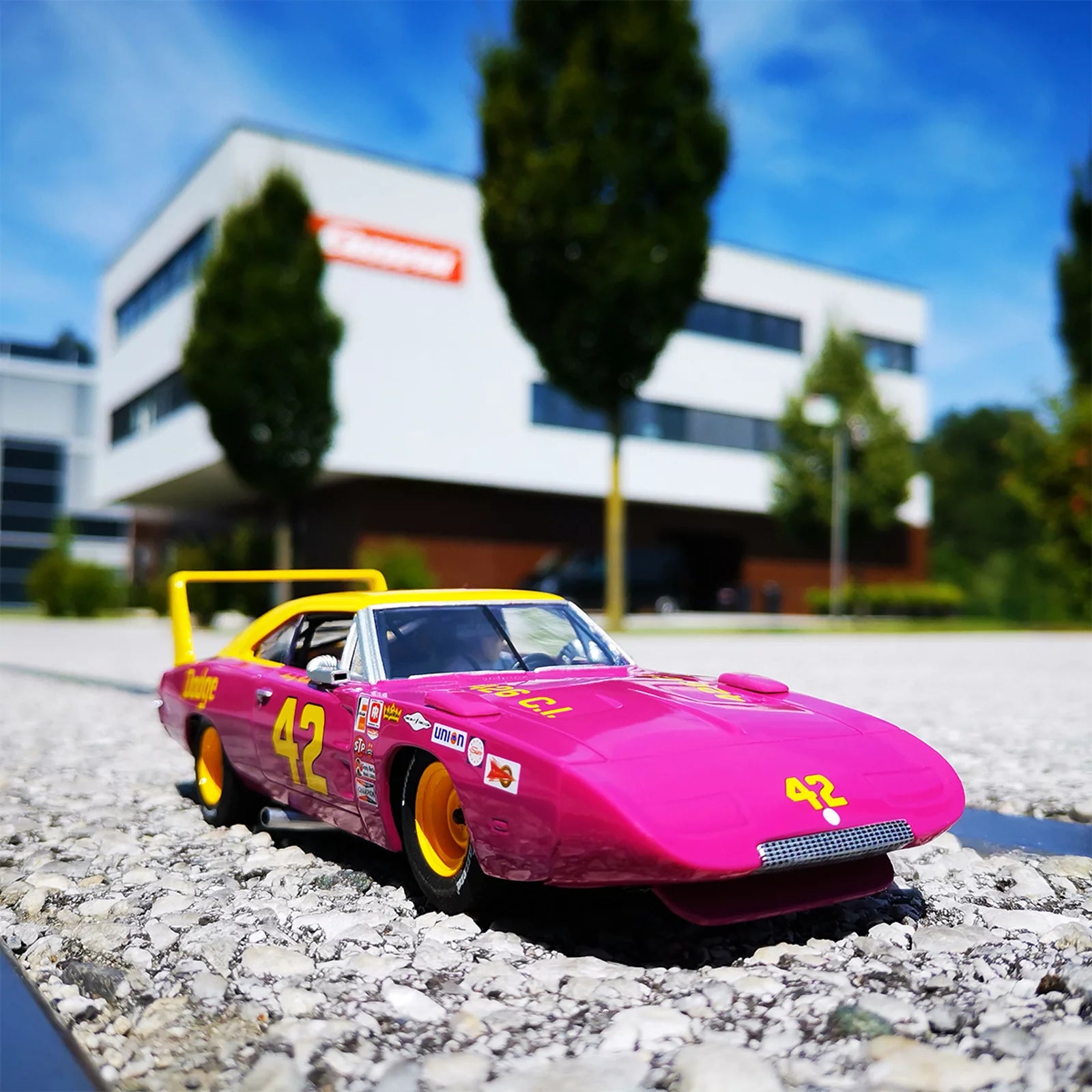 carrera-rc-dodge-charger-daytona-no-42-slotcar-digital-132-1-32 image 2