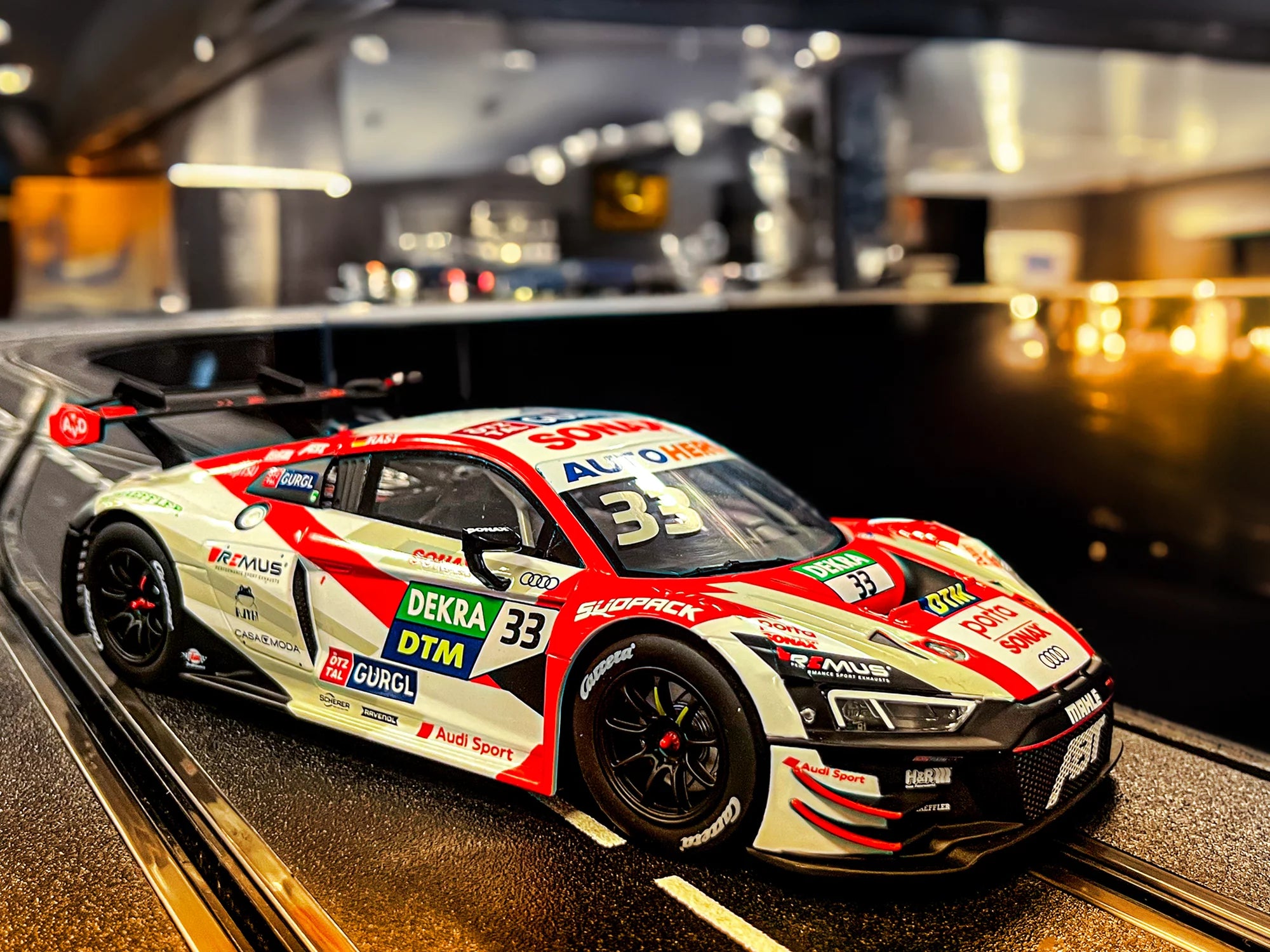 carrera-rc-audi-r8-lms-gt3-evo-ii-team-abt-no-33-clubmodell-2023-slotcar-1-24 image 3