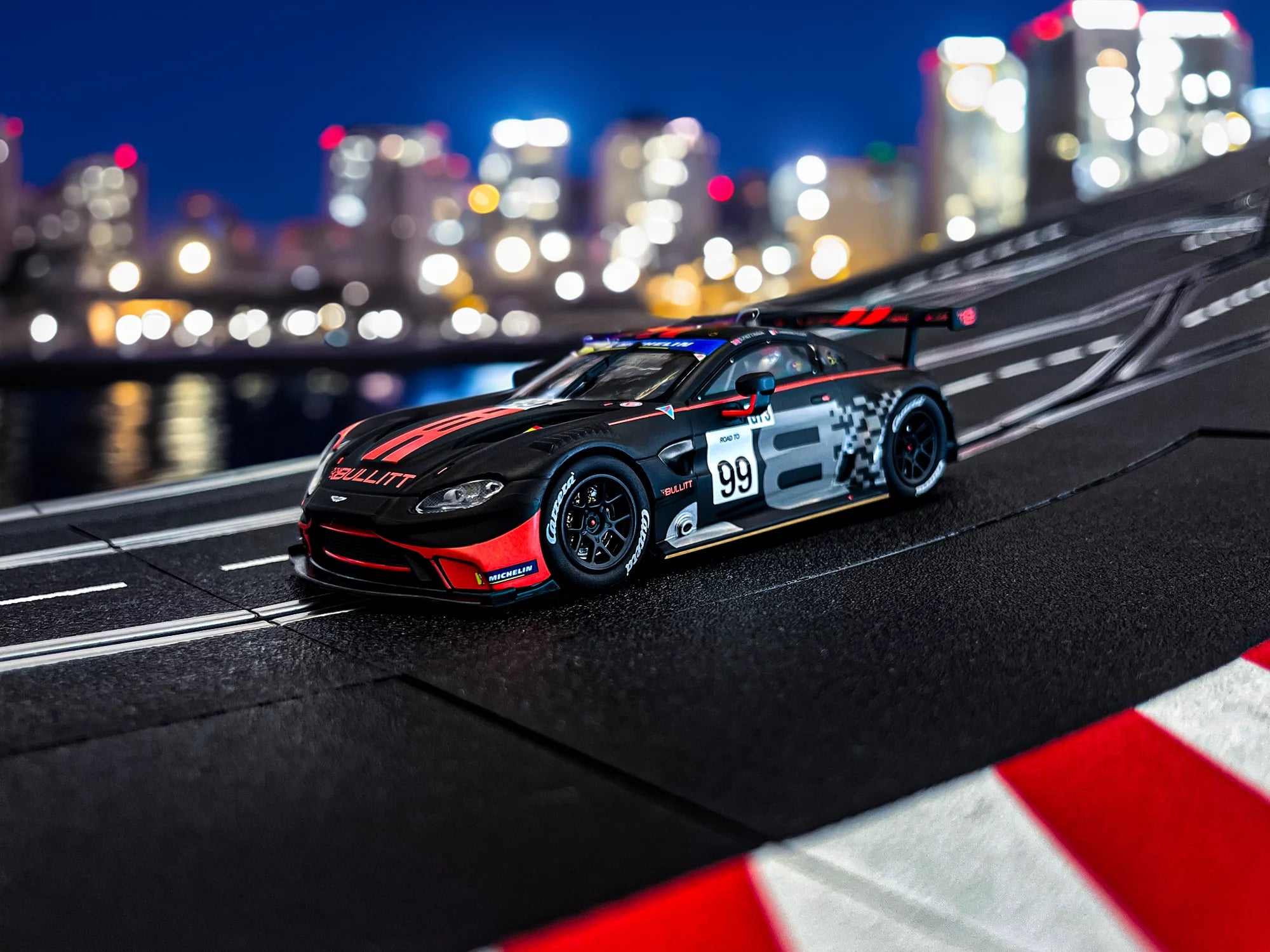 carrera-rc-aston-martin-vantage-gt3-bullitt-racing-no-99-digital-132-slotcar-1-3 image 2