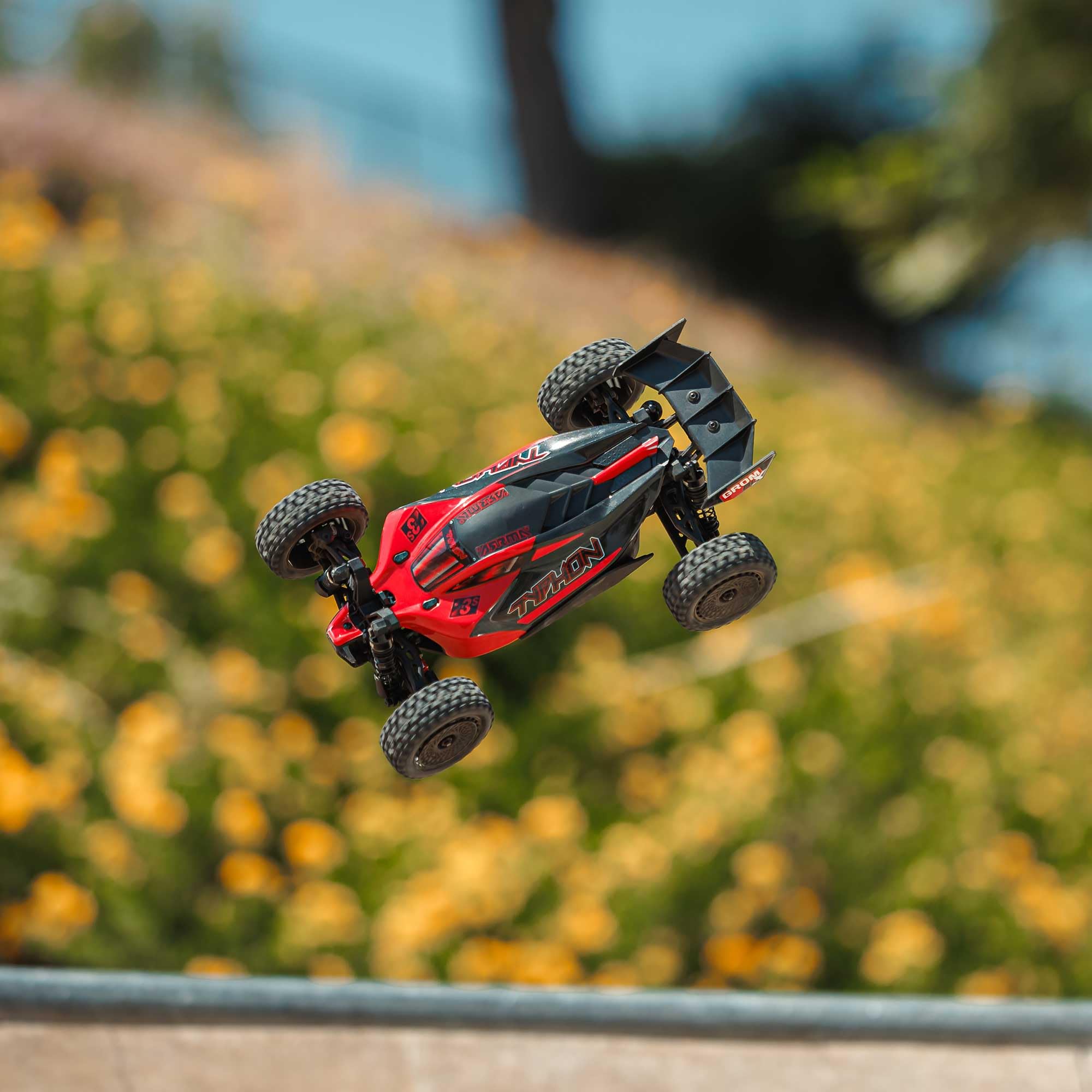 arrma-typhon-grom-223s-dsc-4x4-rtr-brushless-buggy-rot image 2