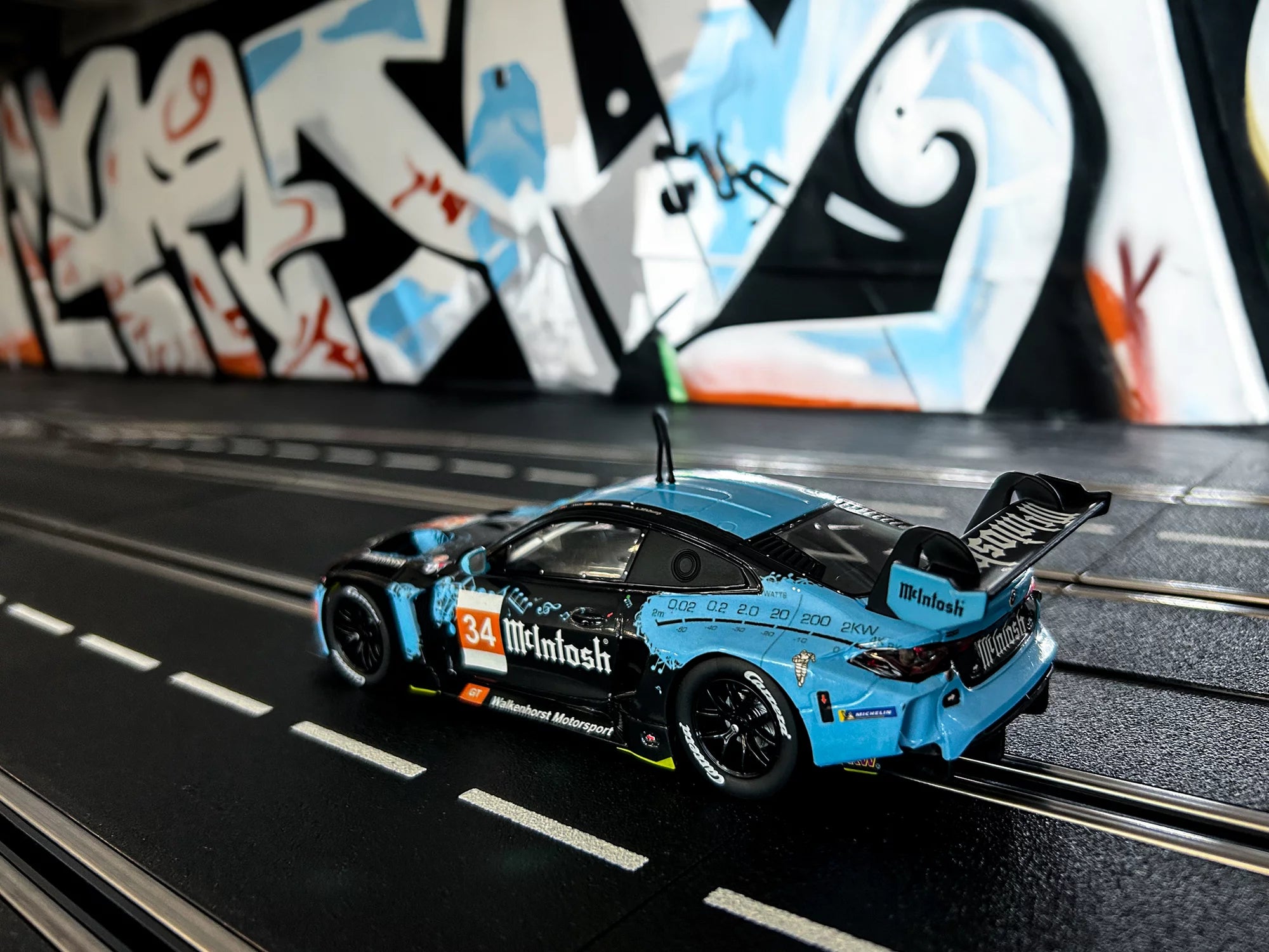 carrera-bmw-m4-gt3-walkenhorst-motorsport-no-34-digital-132-slotcar-1-32 image 4
