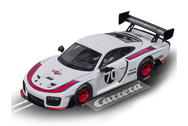 carrera-digital-132-porsche-935-gt2-no-70-slotcar-im-martini-design image 1