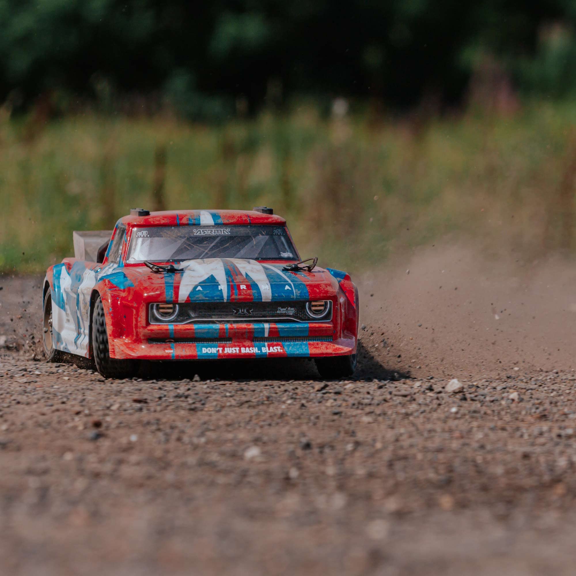 arrma-infraction-4x4-mega-resto-mod-truck-rtr-1-8-rot-blau image 5