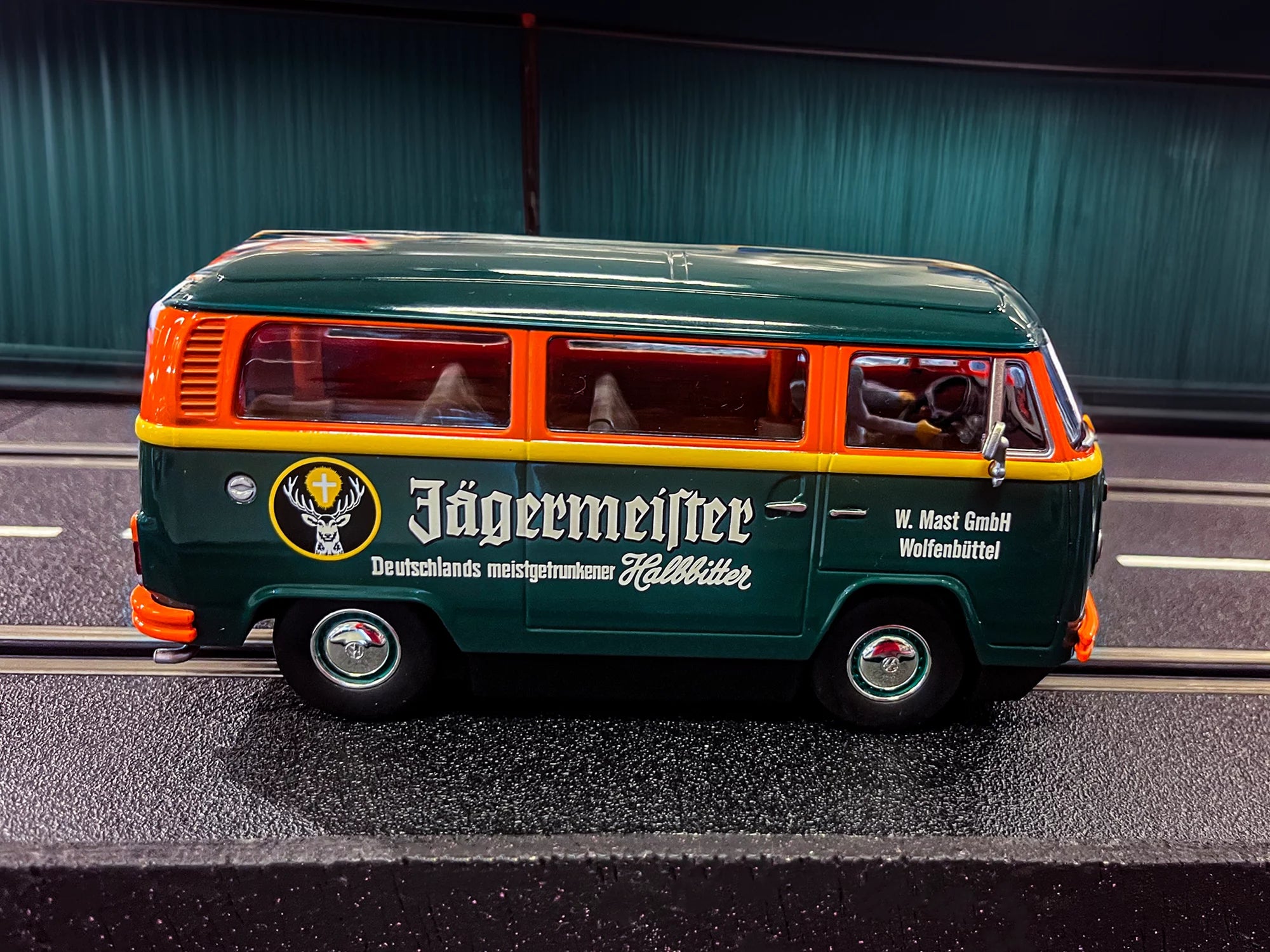 carrera-rc-vw-bus-t2b-j-germeister-slotcar-digital-132 image 3
