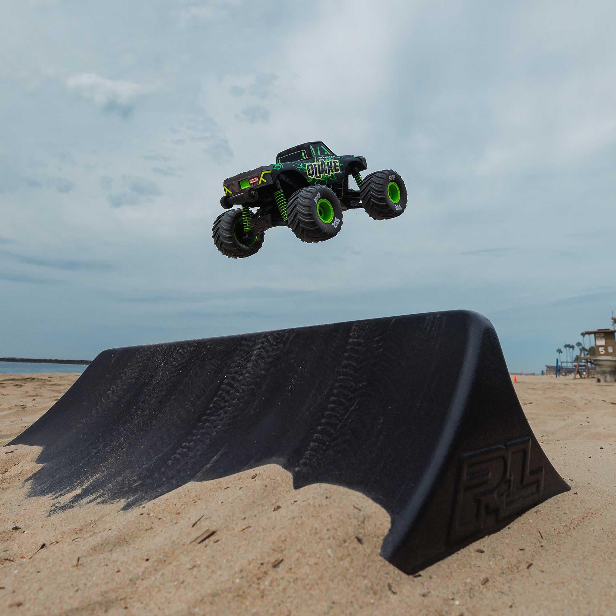 arrma-quake-grom-1-16-4x4-rtr-brushed-monster-truck-gr-n image 3