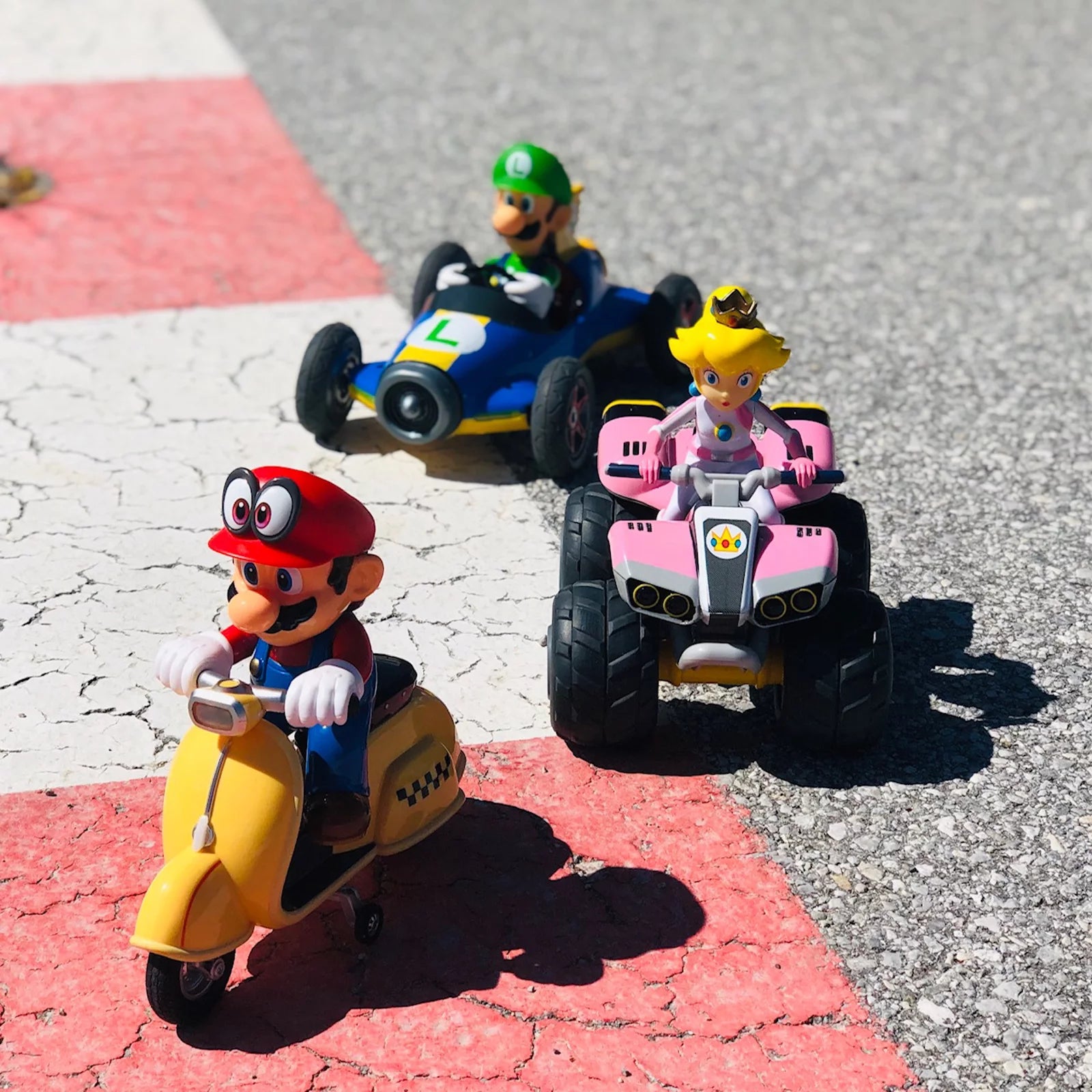 carrera-rc-2-4ghz-mario-kart-peach-quad-1-20-2 image 3