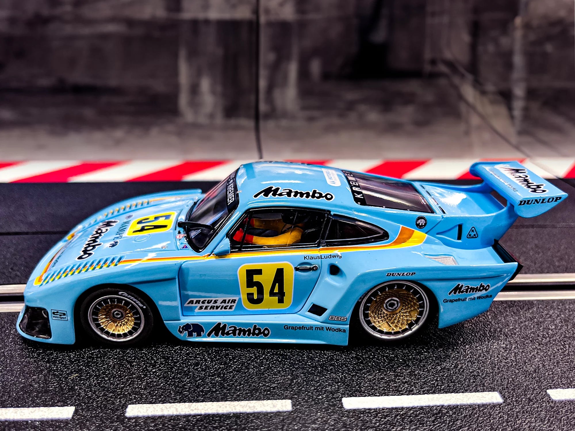 carrera-rc-porsche-kremer-935-k3-no-54-slotcar-carrera-digital-132 image 3