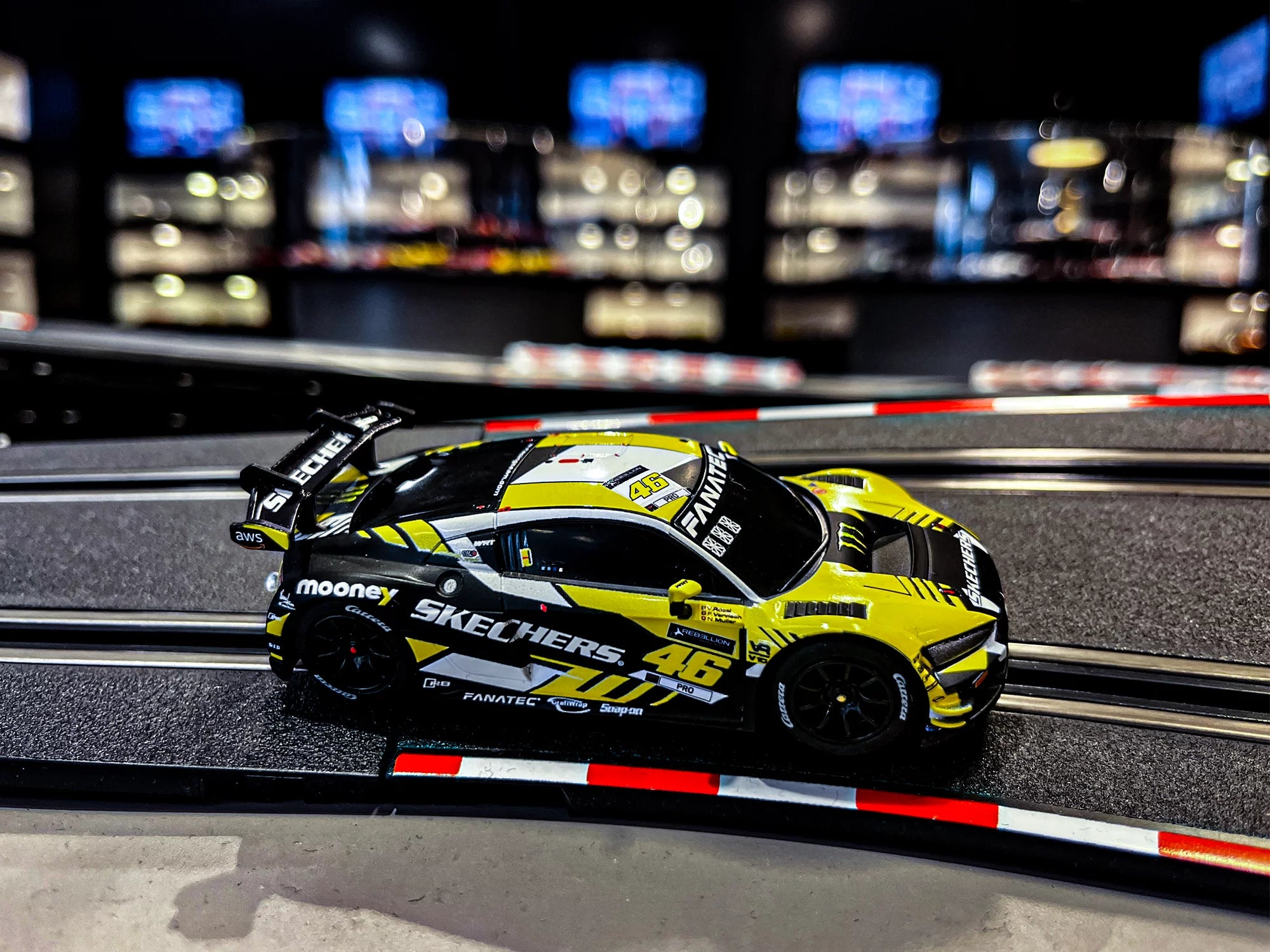 carrera-go-audi-r8-lms-gt3-evo-ii-valentino-rossi-no-46-slotcar-1-43 image 2