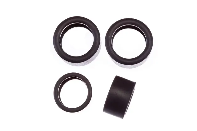 carrera-digital-124-reifen-f-r-23858-23859-23869-u-a-ersatzreifen-set image 1