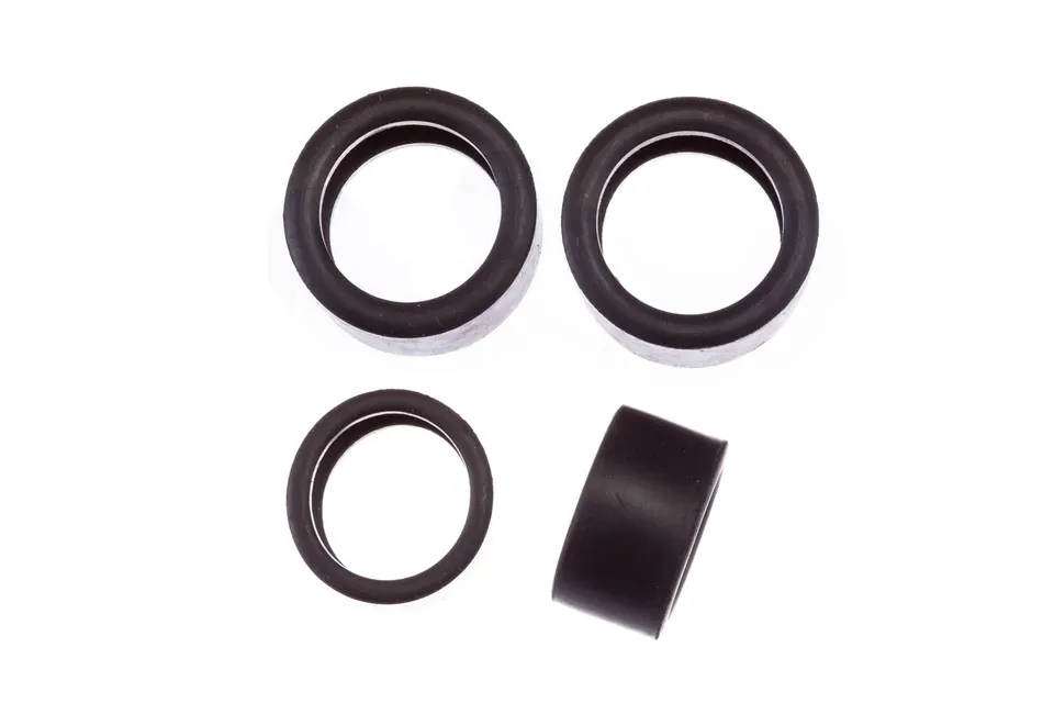 carrera-digital-124-reifen-f-r-23858-23859-23869-u-a-ersatzreifen-set image 1
